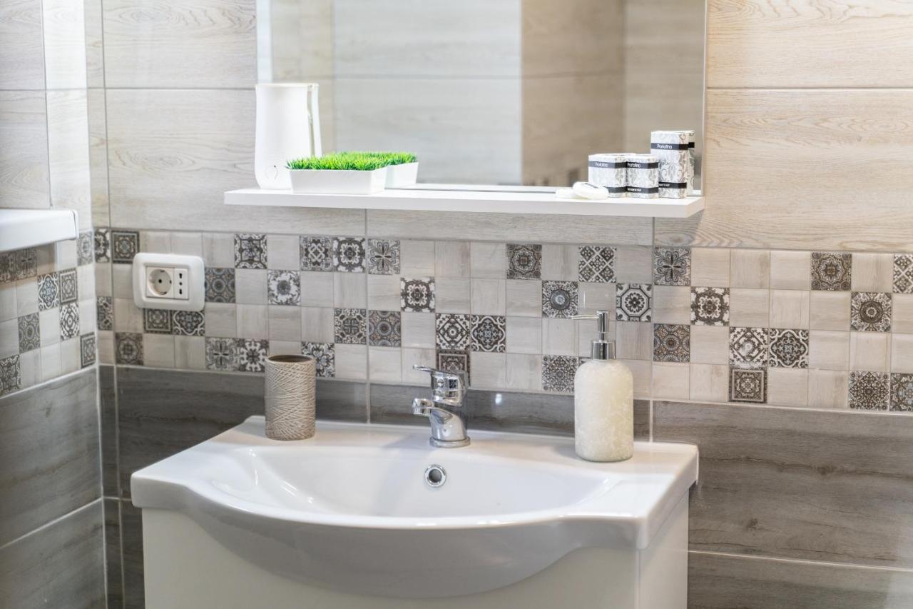 Delux Suite Bacau Exterior photo